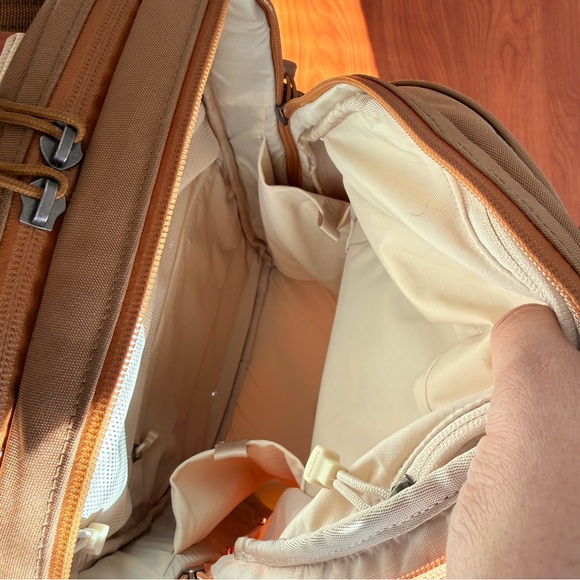 YETI Crossroads 27L Tan Backpack - Picture 4 of 6